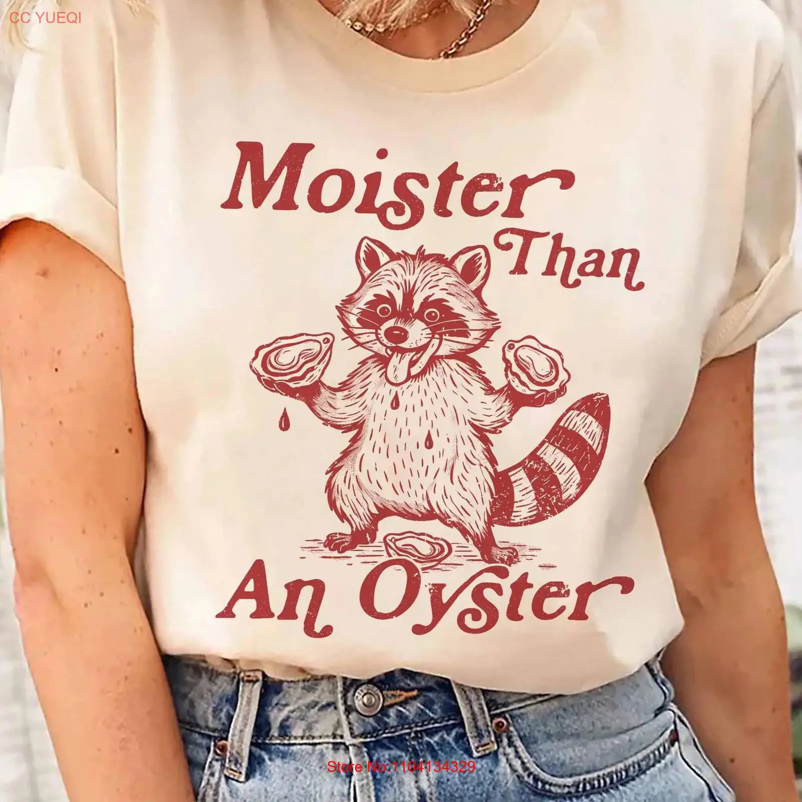 Quirky Vintage Fashion - Moister Than An Oyster T-Shirt, trendiges,
