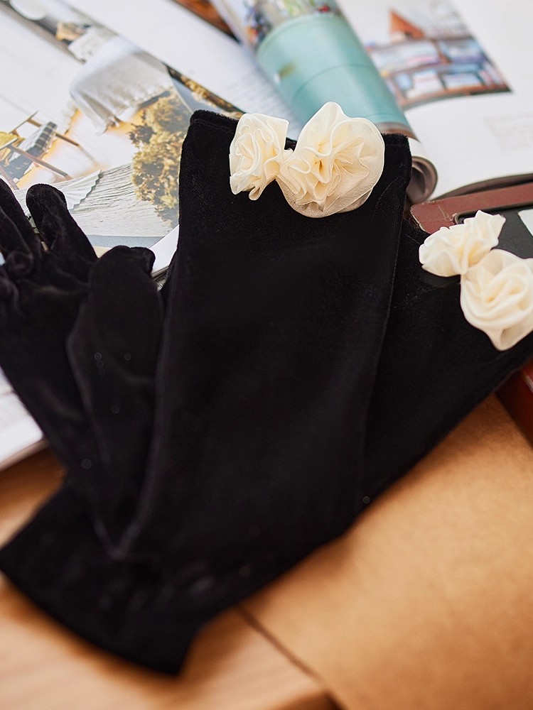 Frauen Elegante Schwarze Blume – Vintage Fashion Photographers Bewertung und Preis