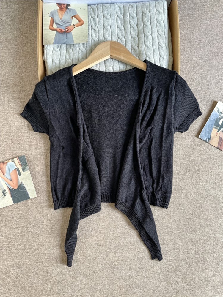 Schwarze kurze Schnür-Strickja – Crop Cardigan Vintage Bewertung und Preis