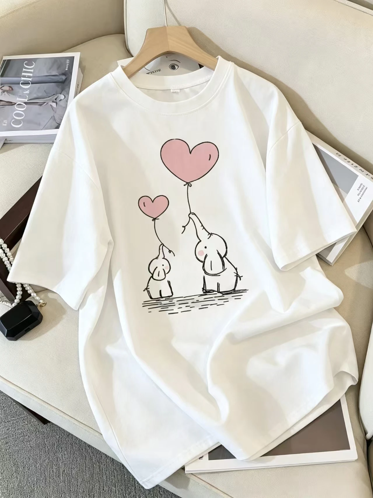 90er Jahre Grafik-Rock-Top-T-S – Vintage Fashion Drawings Bewertung und Preis